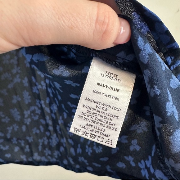 Lush | Black and Blue Floral Tie Back Blouse Size Large NWT - Picture 4 of 8